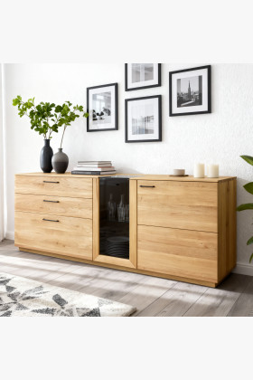 Dubová komoda 191 cm široká so sklom a dvierkami